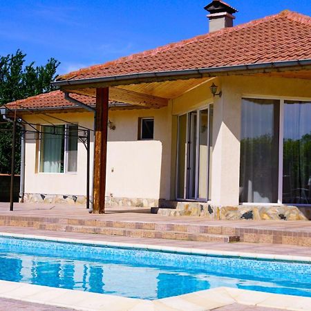 Вила Релакс - Villa Relax Sokolovo Luaran gambar