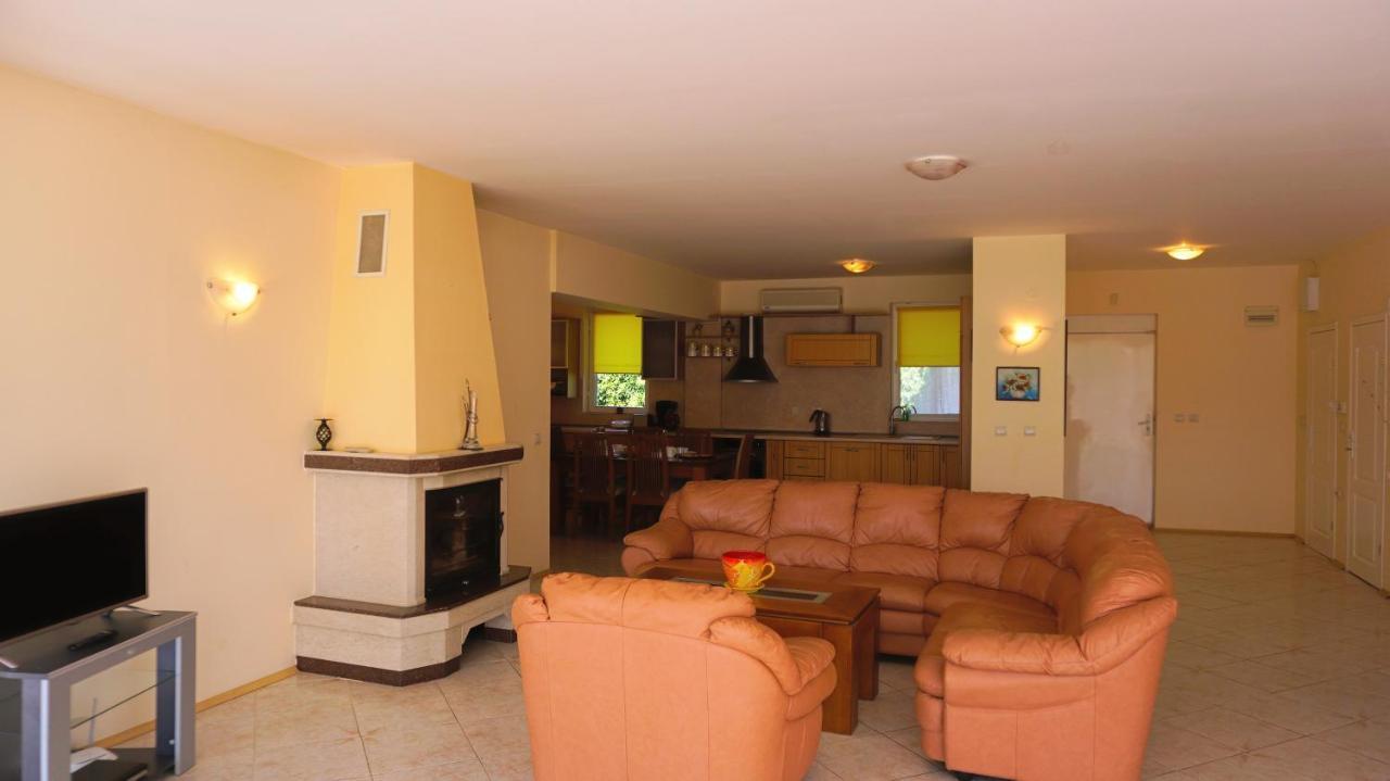 Вила Релакс - Villa Relax Sokolovo Luaran gambar