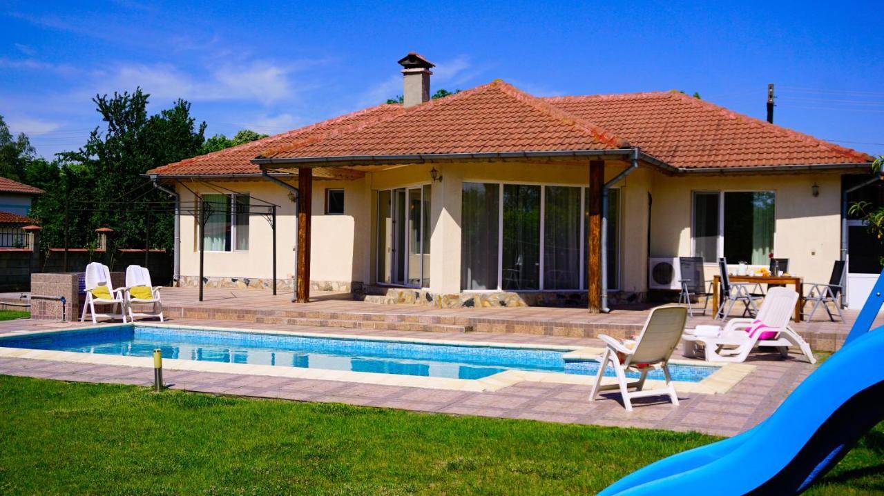 Вила Релакс - Villa Relax Sokolovo Luaran gambar