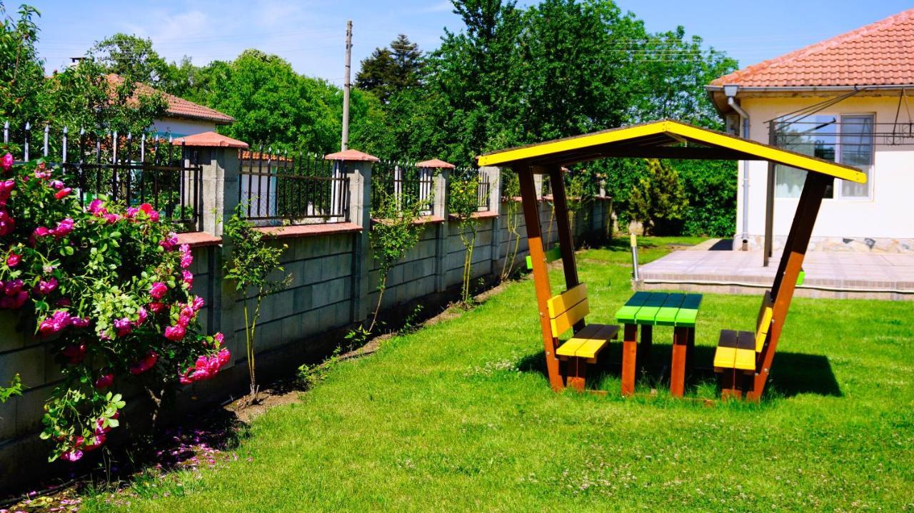 Вила Релакс - Villa Relax Sokolovo Luaran gambar