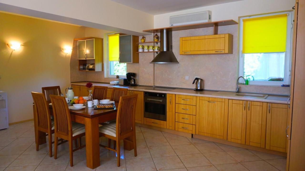 Вила Релакс - Villa Relax Sokolovo Luaran gambar
