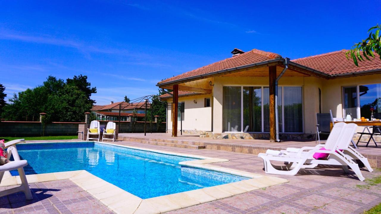 Вила Релакс - Villa Relax Sokolovo Luaran gambar