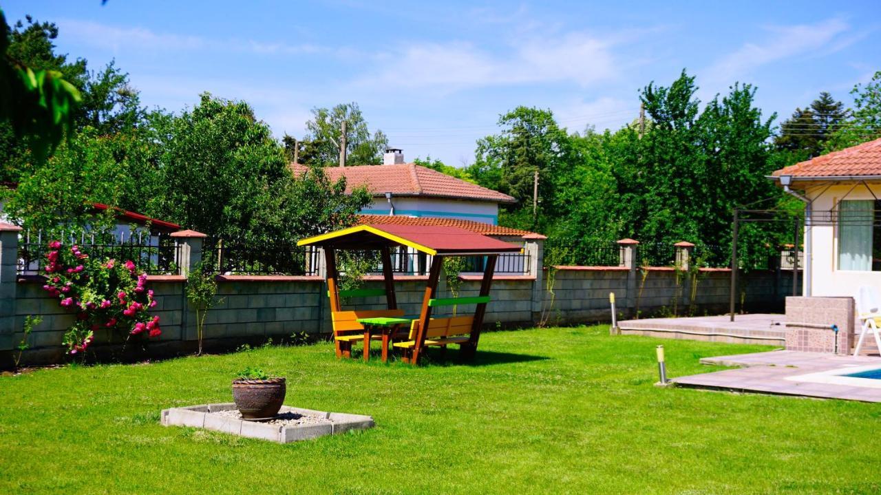 Вила Релакс - Villa Relax Sokolovo Luaran gambar