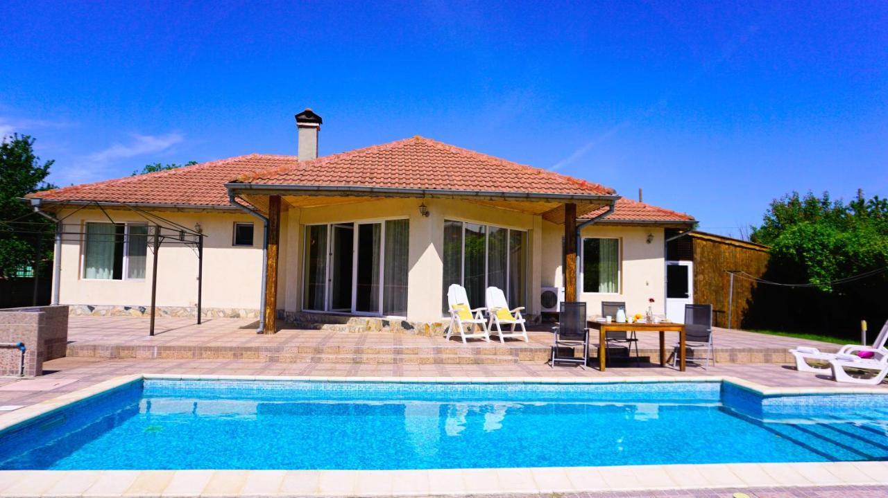 Вила Релакс - Villa Relax Sokolovo Luaran gambar