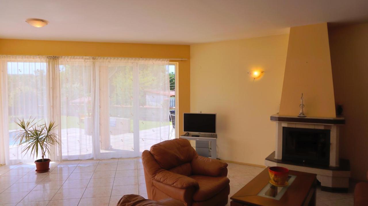 Вила Релакс - Villa Relax Sokolovo Luaran gambar