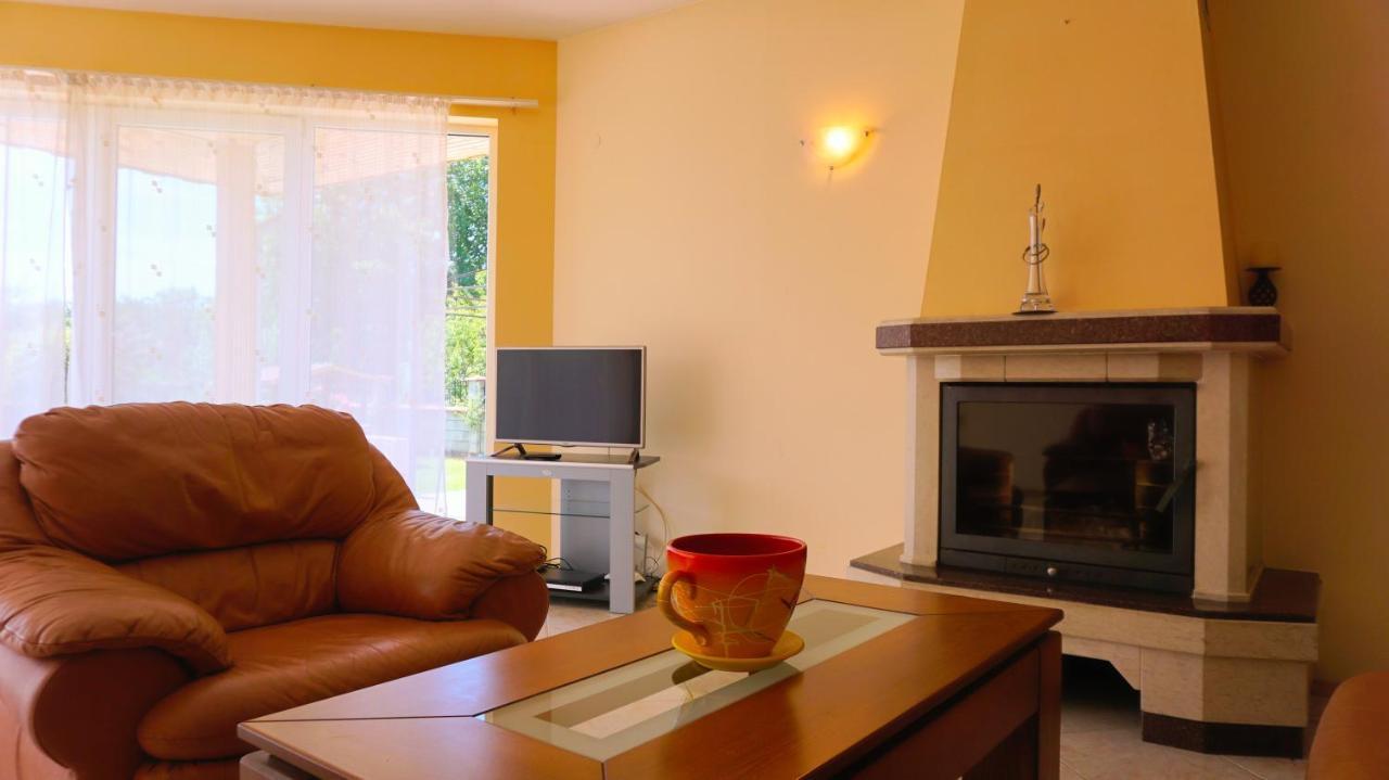 Вила Релакс - Villa Relax Sokolovo Luaran gambar