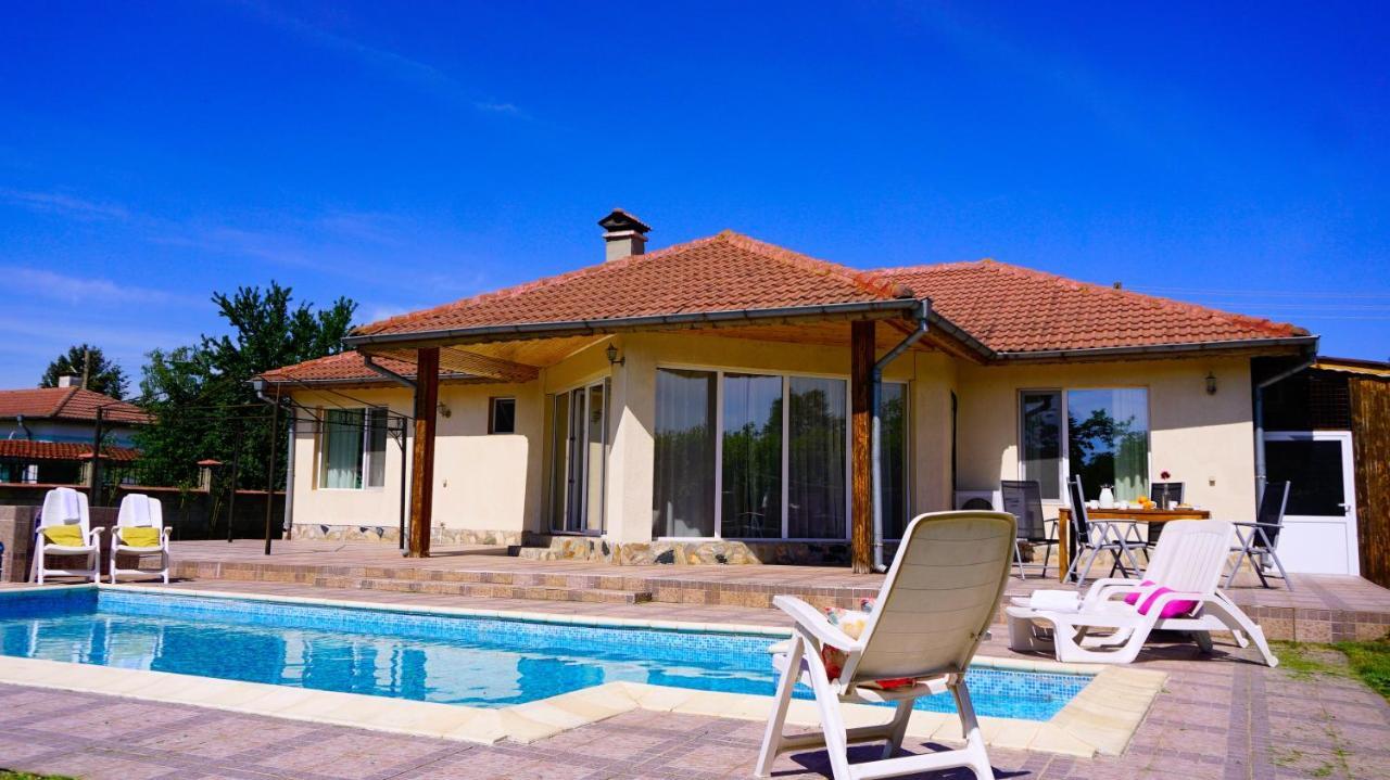 Вила Релакс - Villa Relax Sokolovo Luaran gambar