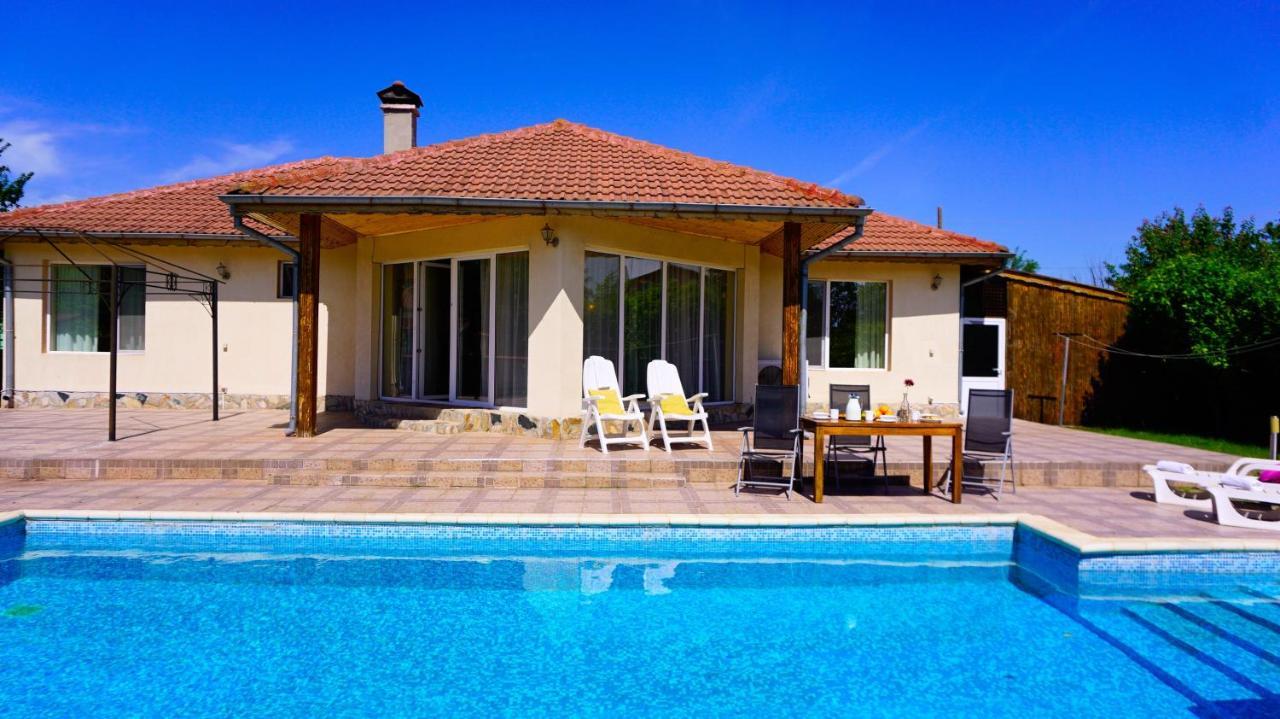 Вила Релакс - Villa Relax Sokolovo Luaran gambar