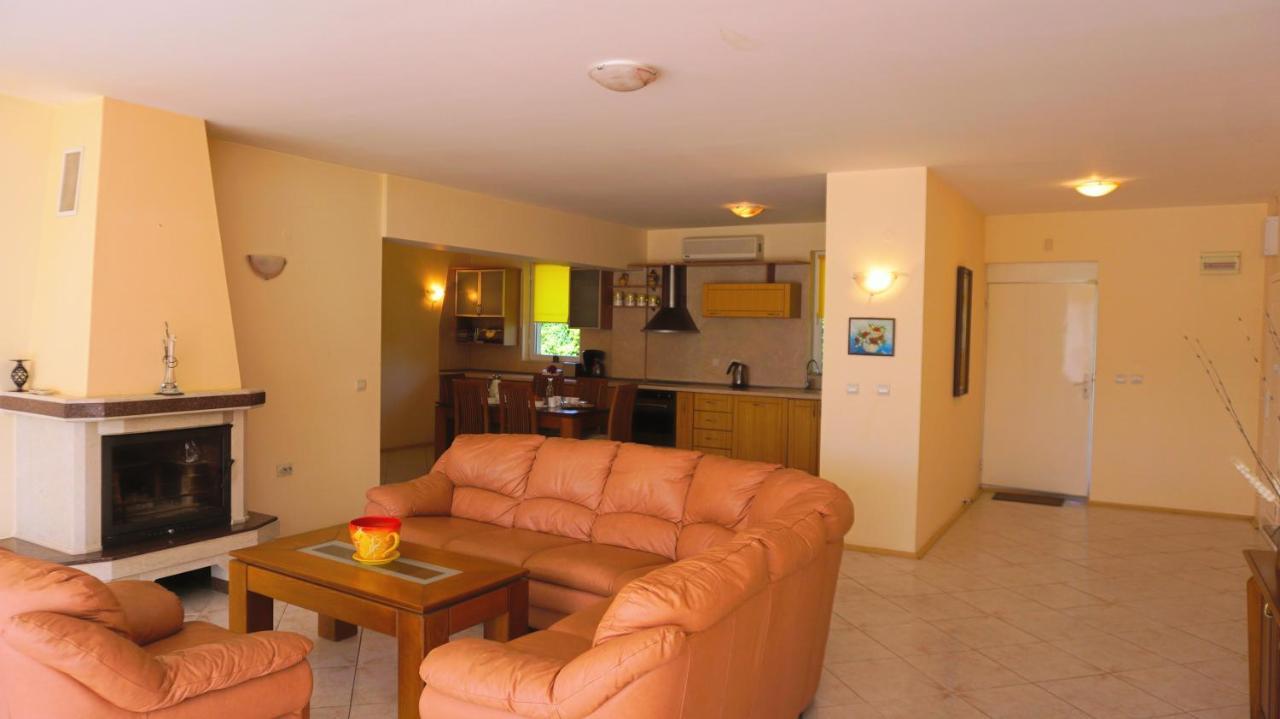 Вила Релакс - Villa Relax Sokolovo Luaran gambar
